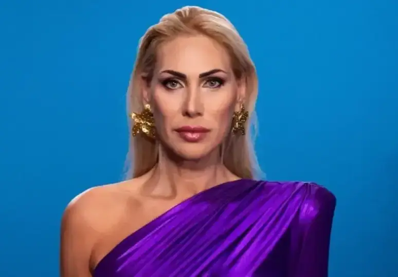 По паспорт Ивонне Рей още се казва Ивайло Стефчов Тодоров