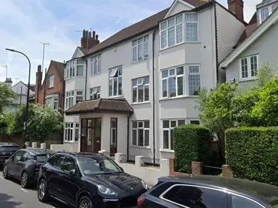 Щерката на брат Галев вече е англичанка