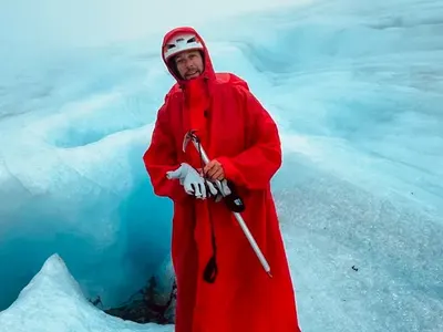 След раздялата с годеницата: Бойко Кръстанов  обикаля света