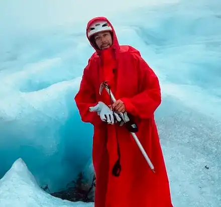 След раздялата с годеницата: Бойко Кръстанов  обикаля света