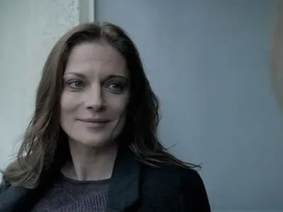 Теодора Духовникова иска космата вежда