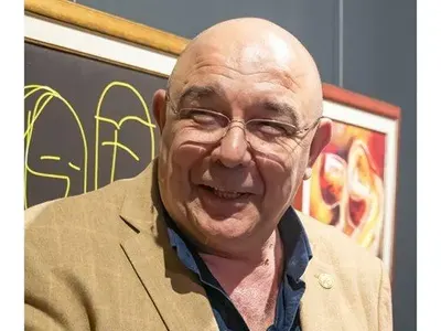 Веско Маринов си уши костюм, ще е Дядо Коледа СНИМКИ