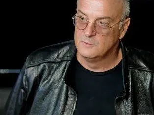 Веско Маринов си уши костюм, ще е Дядо Коледа СНИМКИ