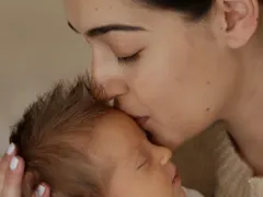 Внучето на Гала прилича на Джуджи ФОТО