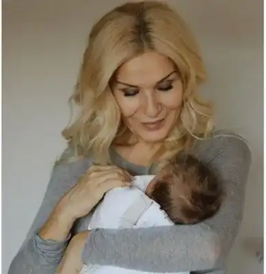 Внучката на Гала стана на 40 дни, готвят й пищно кръщене