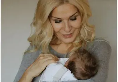 Внучката на Гала стана на 40 дни, готвят й пищно кръщене