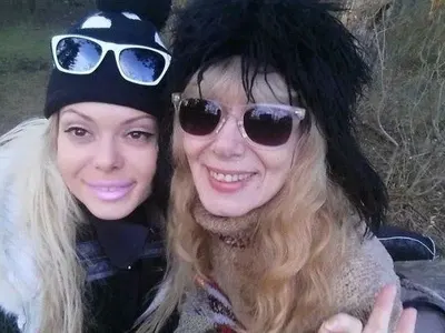 Вулева се върна в България заради майка си