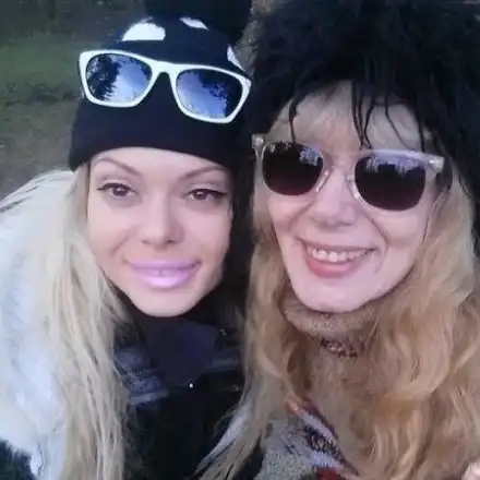 Вулева се върна в България заради майка си