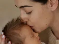 Внучето на Гала прилича на Джуджи ФОТО