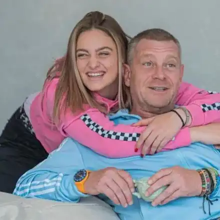 Юлиан Вергов и дъщеря му се носят като клоуни