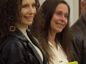 Защо майката на Антоанет Пепе не спря да плаче на сватбата й? (СНИМКИ)