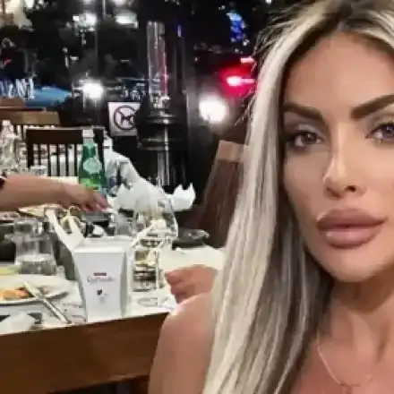 Златка играе боулинг с таен съперник