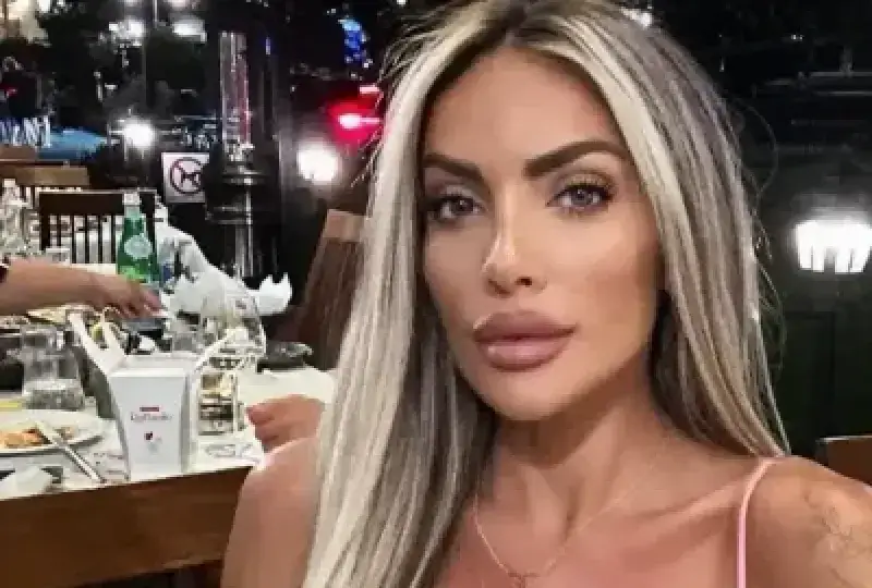 Златка играе боулинг с таен съперник