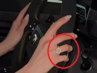 100% ИСТИНА: Валерия и Ваньо Алексиев се СГОДИХА! Показа огромен пръстен