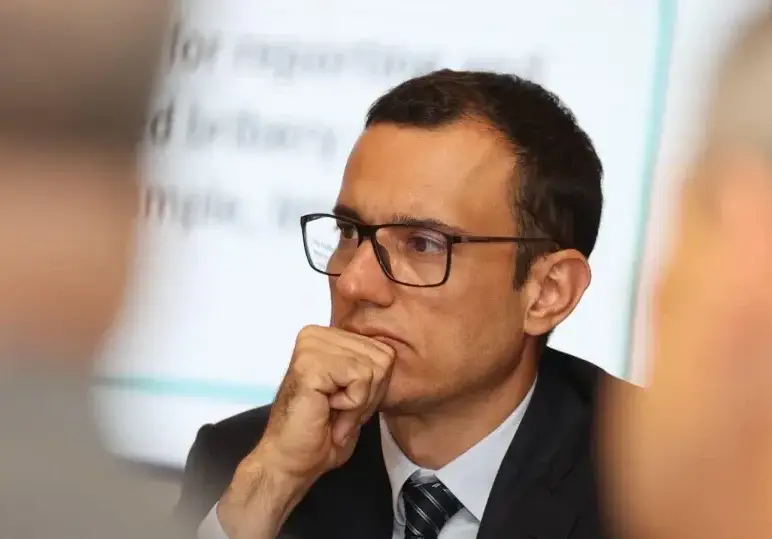 1984 по Оруел: Васил Терзиев връща София в мракобесните времена на ДС