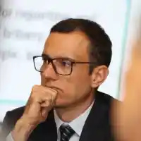 1984 по Оруел: Васил Терзиев връща София в мракобесните времена на ДС