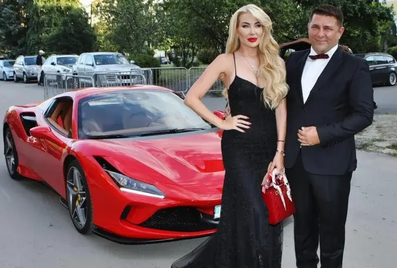 Антония Петрова най-после се похвали с ферарито