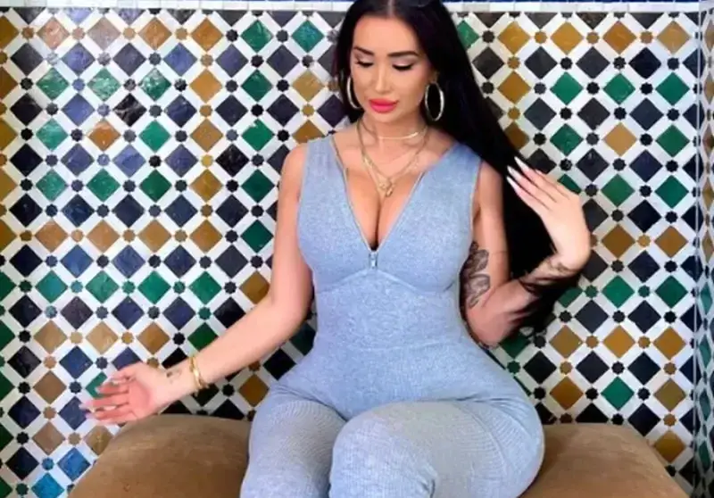 Атижа скъса синджира: Срещам се с много мъже, които ми пишат, има и популярни