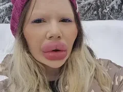 Българското Барби е ЩАСТЛИВА: Моите устни са най-големите в света! (ШОК ВИДЕО)