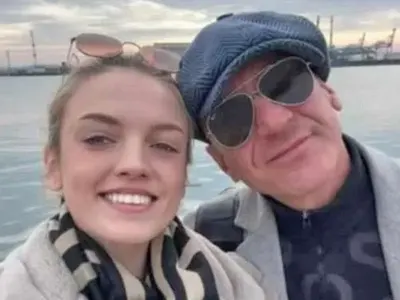 Циркът е пълен! Вместо „меча“ си, Деян Донков вади на Анна Кошко... парите си. Целта е Радина да ревнува