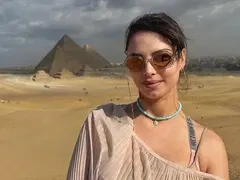 Цвети Стоянова с тайно гадже, целува го насред пустинята (СНИМКИ)