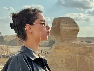 Цвети Стоянова с тайно гадже, целува го насред пустинята (СНИМКИ)