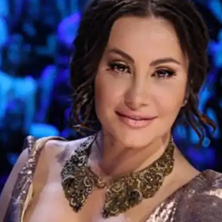 Дарина Павлова при Златния Буда