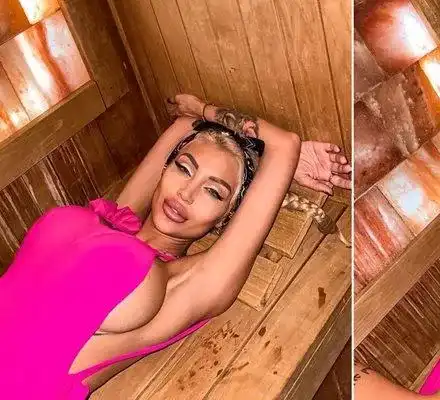 Джулиана Гани се поти в руска баня