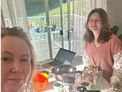 Дъщерята на Киро влезе в пубертета, сложи очила