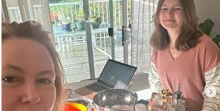 Дъщерята на Киро влезе в пубертета, сложи очила