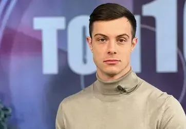 Филип Буков не страда, че е без гадже, показа си пакета ВИДЕО