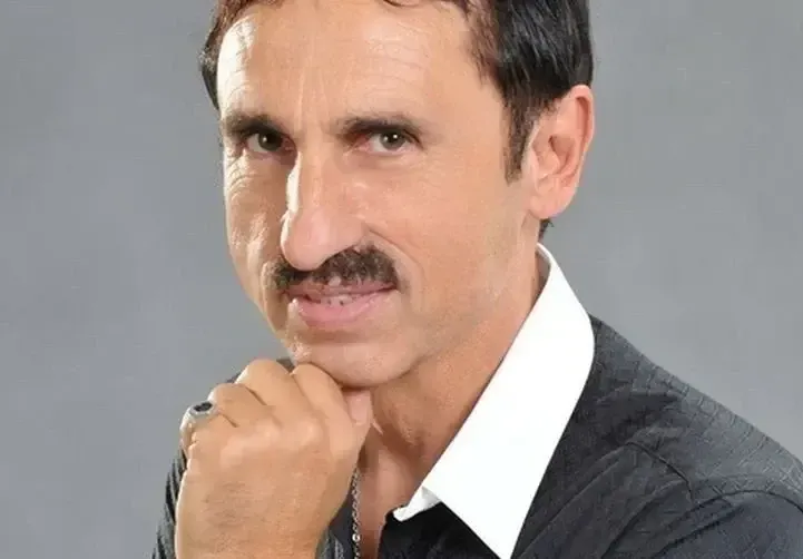 Фолк звездата Милко Калайджиев: Попитах 93-годишната ми майка да не би пък да съм по-млад, щом имам енергията да пея и танцувам с часове