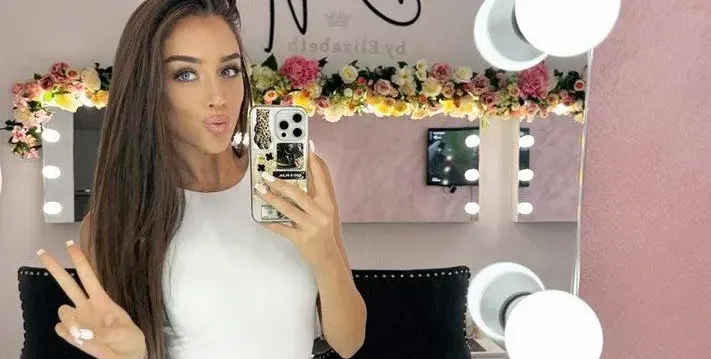 Глезят най-скандалната Мис България като арабска принцеса