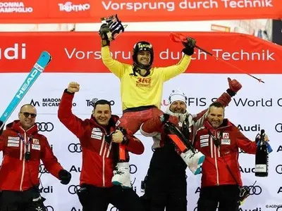 Годеницата на Алберт Попов: Дъщеря ни вика за него пред екрана