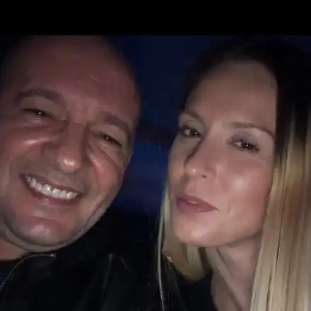 ГОДЖИ, ЕЛА НА СЕБЕ СИ!! Басистът се освини като нерез, младата му жена се оглежда за чуждо! (ШОК СНИМКИ)