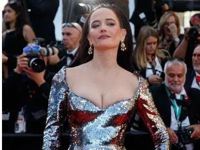 Големи и естествени: 11 звезди с най-секси гърди