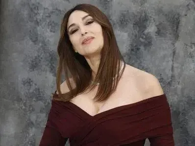 Големи и естествени: 11 звезди с най-секси гърди