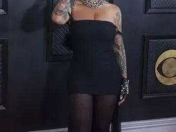 Големи и естествени: 11 звезди с най-секси гърди