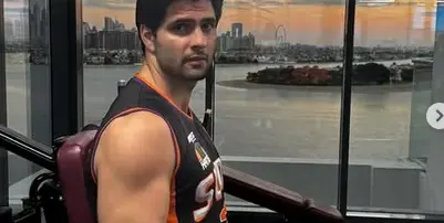 Гунди тренира с детето на гърба ВИДЕО