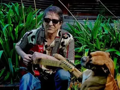 Именит музикант уби гаджето си с екстремен секс СНИМКИ