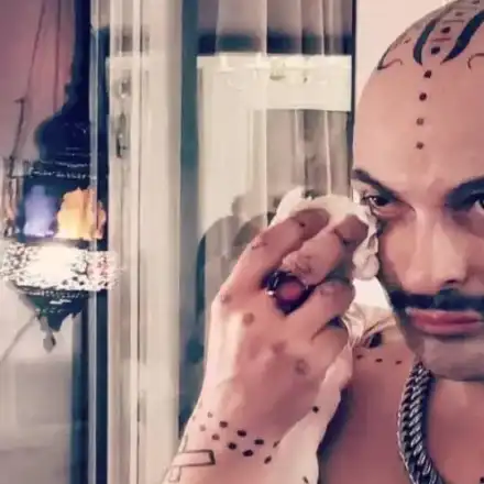 Иво Димчев изгаря в клип