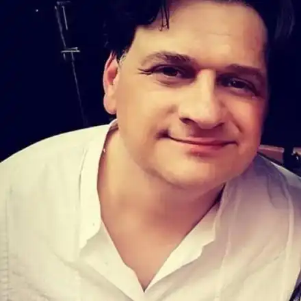 Жената на министър Мариан Бачев – ВИП козметичка