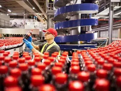 "Кока-Кола" изтегля напитки от Европа заради опасения за високи нива на хлорат