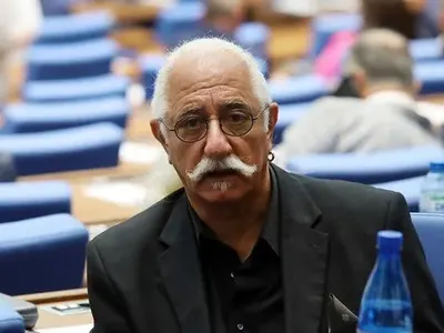 Къде на шега, къде на сериозно:  Артисти и спортисти атакуват властта