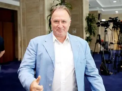 Къде на шега, къде на сериозно:  Артисти и спортисти атакуват властта