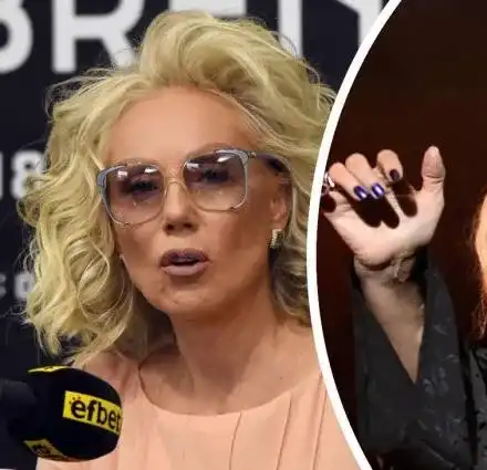 Лепа Брена пее със счупен крак