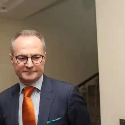 Лозан Панов уволнил парнаджия заради чалга клип