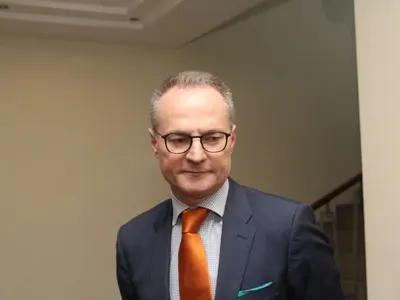 Лозан Панов уволнил парнаджия заради чалга клип