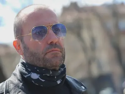 Нойзи тайно продал джипа БМВ след пиянската изцепка