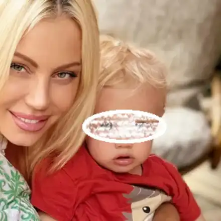 „Огън момичето“ Камелия намери своето място в света!(Ето с каква мисия се зае разголената поп фолк дива)